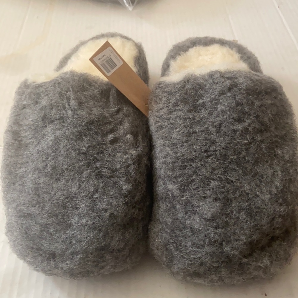 Sheep by the sea wool slippers
